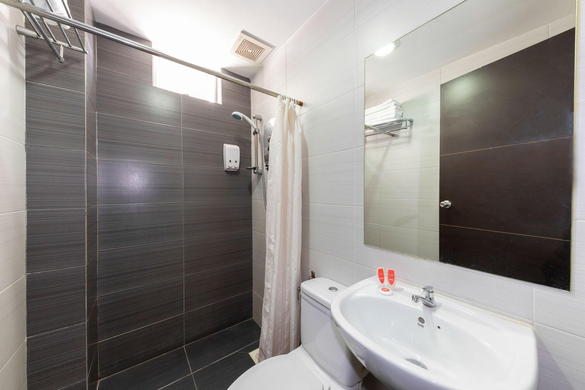 Oyo 430 Oak Valley Boutique Hotel Johor Bahru Exterior foto